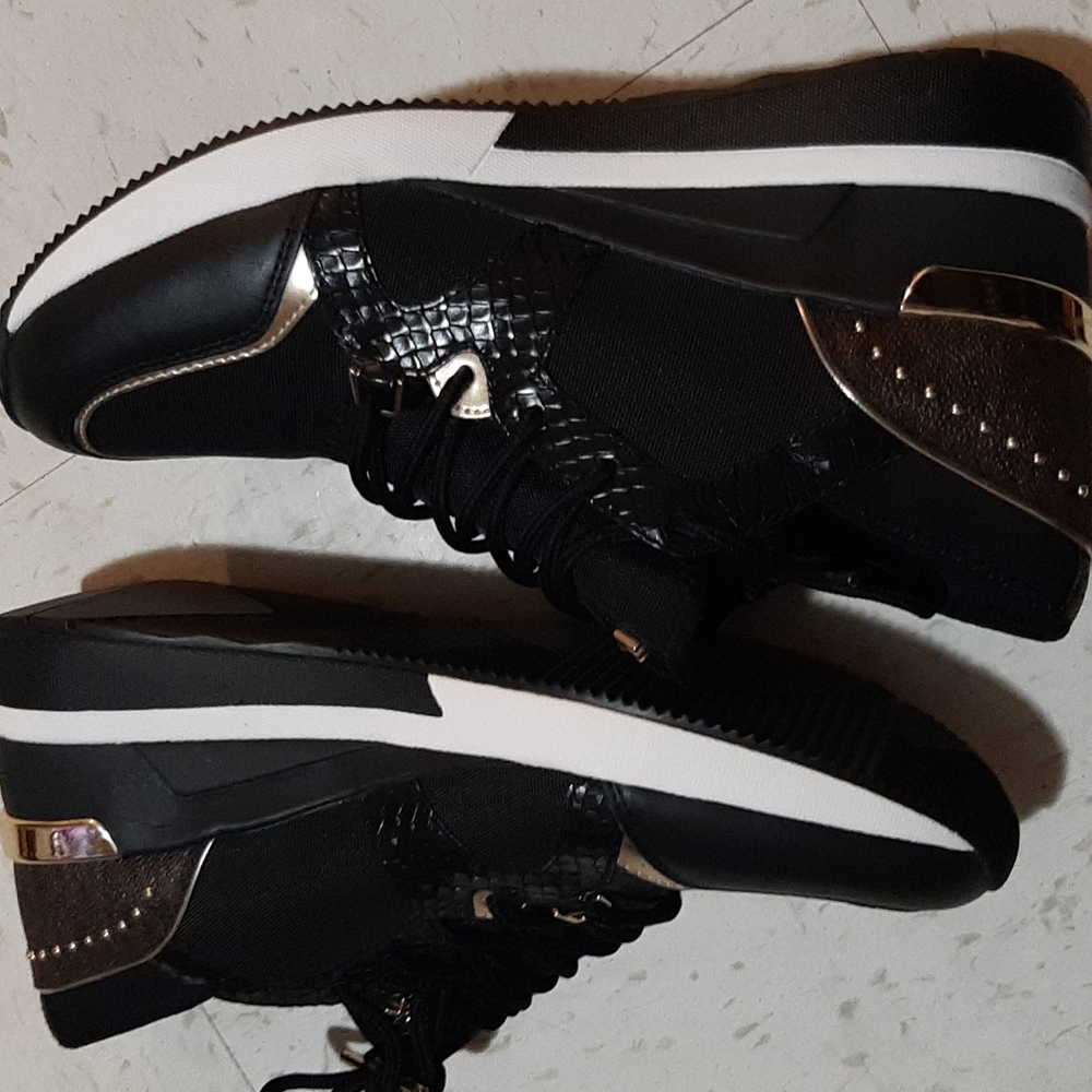 MK LIV SNEAKERS 8.5